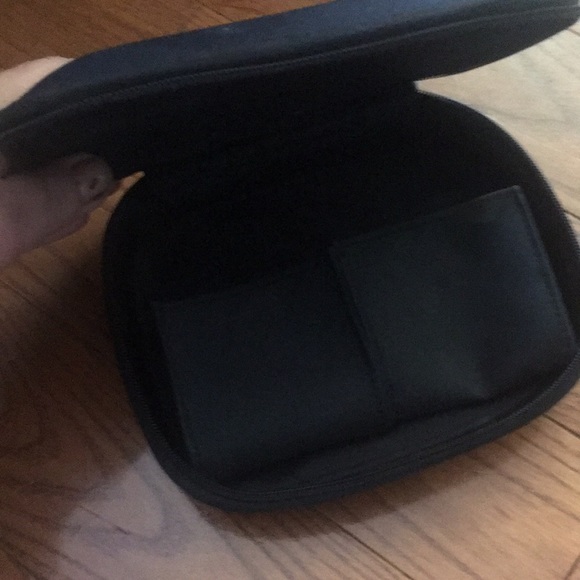 Carry Case Blk 6 pockets missing zipper piece but zipper works - Picture 5 of 9